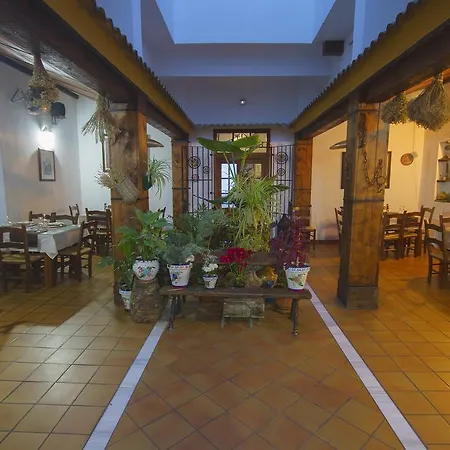 El Tabanco Hotel *